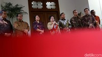 Megawati bahkan bersedia menjadi penyambung lidah Prabowo ke Presiden Jokowi. Meski demikian, Megawati menyarankan Prabowo menyampaikan pemikiran-pemikirannya langsung ke Jokowi.