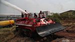 Hebat! Tank Damkar Ini Mampu Tembus ke Pusat Kebakaran