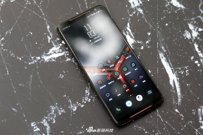Asus ROG Phone 2. Foto: Sina Mobile Asus ROG Phone 2. Foto: Sina Mobile