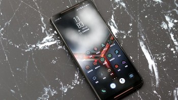 Menggunakan panel AMOLED berukuran 6,6 inch dan resolusi FHD+ dengan refresh rate 120 Hz. Foto: Sina Mobile