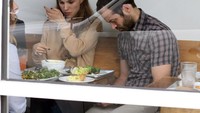 Meski hobi makan, tapi Natalie selalu memilih menu makanan yang sehat dan kaya nutrisi. Salah satu ada aneka sayuran tumis, salad, hingga sup. Foto: Istimewa/Instagram @natalieportman