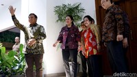 Pantauan detikcom, Prabowo ditemani oleh Sekjen Gerindra, Ahmad Muzani, dan Waketum Gerindra, Edhy Prabowo.