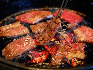Lagi Hits! Di 5 Resto Yakiniku Ini Bisa Makan Daging Panggang Sepuasnya