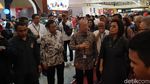 Menkeu Sri Mulyani Jalan-jalan di GIIAS