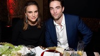 Bersama Robert Pattinson, Natalie hadiri acara jamuan makan malam yang formal. Foto: Istimewa/Instagram @natalieportman