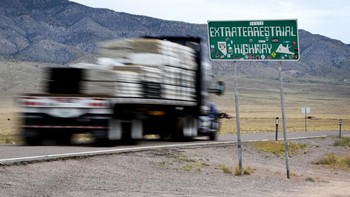 Lain halnya jika ngotot ingin menyerbu Area 51. Bisa saja akan dianggap ancaman dan akan dihukum maksimal oleh aparat AS. Foto: Getty Images