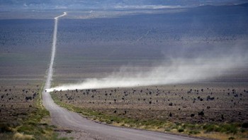Dengan berbagai halangan besar tersebut, sulit membayangkan jutaan orang akan rela menyerbu Area 51 demi memburu alien yang tidak jelas kebenarannya. Militer AS tentu tentu juga punya strategi tersendiri jika hal itu benar-benar terjadi.  Foto: Getty Images