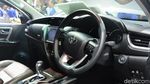 Tampang Fortuner Terbaru, Bagasi Bisa Dibuka Pakai Kaki