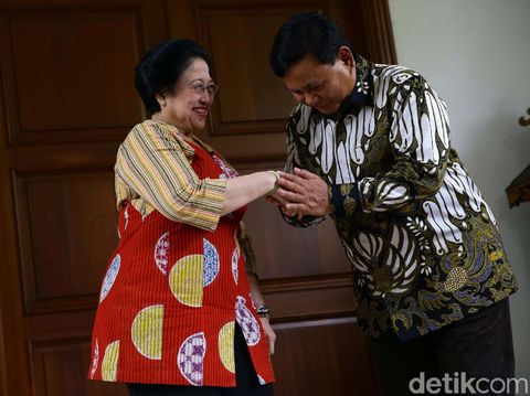 Prabowo Subianto saat berpamitan dengan Megawati Soekarnoputri di Jl Teuku Umar, Jakarta Pusat.