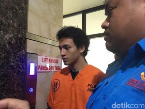 Jefri Nichol Kepergok Patroli Polisi Sedang Beli Papir