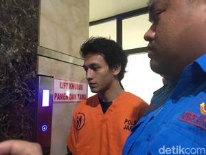 Jefri Nichol Kepergok Patroli Polisi Sedang Beli Papir