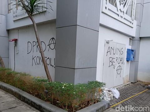 Aksi vandalisme di tembok Gedung Pemkab Bojonegoro/
