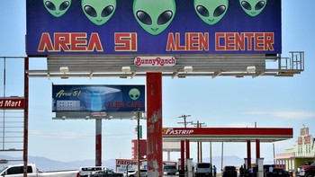 Banyak tempat di dekat Aera 51 untuk turis dan bertema alien. Foto: Getty Images