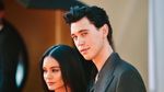 Serasinya Vanessa Hudgens dan Austin Butler dengan Busana Hitam