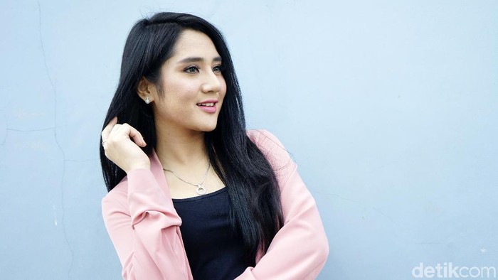 Bella Nova saat ditemui di studio Trans TV.