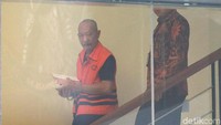 Sebelumnya, KPK telah menetapkan Raden Zugiri bersama sejumlah anggota DPRD Lampung Tengah lainnya sebagai tersangka dalam kasus dugaan suap tersebut.