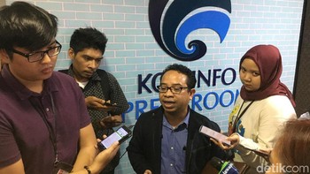 Itu mengapa siang tadi kami sudah suspend tiga konten dari akun Kimi Hime dan membatasi umur untuk enam konten, kata Nando dalam petikan wawancaranya dengan wartawan pada sore ini. (Foto: Agus Tri Haryanto/detikINET)