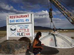 Suasana Area 51, Persembunyian Alien yang Mau Diserbu