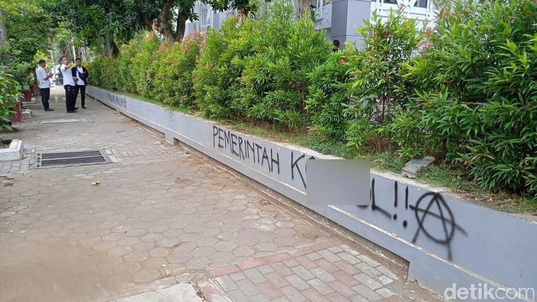 Tembok Pemkab Bojonegoro Jadi Sasaran Vandalisme, Iseng atau Protes? Tembok Pemkab Bojonegoro Jadi Sasaran Vandalisme, Iseng atau Protes?