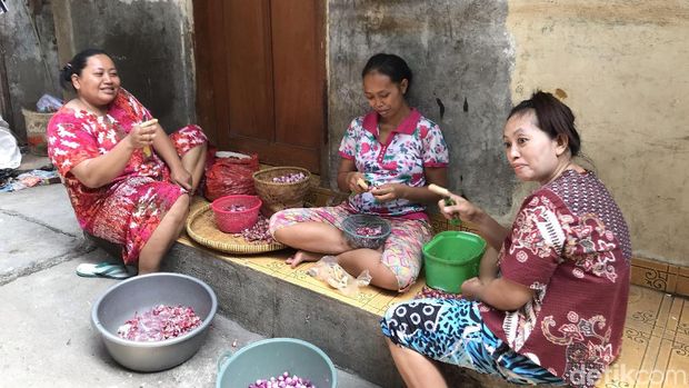 Warga Muara Baru Jakarta Utara