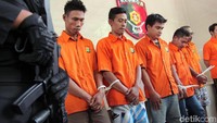 Para tersangka dihadirkan dalam rilis di Polda Metro Jaya, Jakarta, Rabu (24/7/2019).