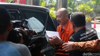 Mereka diduga menerima suap terkait persetujuan pinjaman daerah dan pengesahan APBD dan APBD-P. Keempatnya juga sudah ditahan KPK.