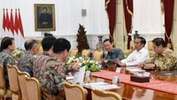 Presiden Joko Widodo (Jokowi) hari ini bertemu dengan delegasi Hyundai Motor Group di Istana Merdeka, Jakarta Pusat, Kamis (25/7/2019). Istimewa/Dok. BPMI Setpres.