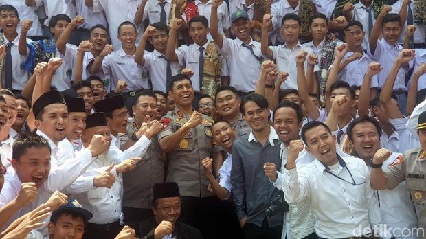 Sambangi Siswa MAN 1 Sukabumi, Kapolda Jabar: Mereka Antiradikalisme
