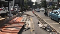 Sekarang sedang ada, di Cikini juga dilihat. Dari sumber primer sendiri bikin debu, sekunder juga tambah kemacetan kan asap lebih banyak. Kan di titik itu saat ini tentu akan ada peningkatan sementara ini, ucap Kepala Dinas Lingkungan Hidup (LH) Andono Warih saat dihubungi, Kamis (25/7/2019).  (Foto: Rolando/detikcom)