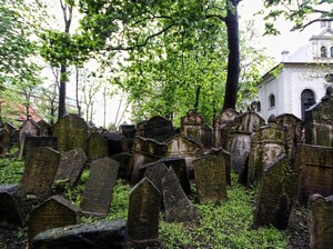 7 Kuburan Paling Seram di Dunia, Jangan Coba-coba Melindasnya!