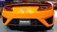 Untuk keseimbangan dan kendali Honda NSX juga telah meningkat sehingga memungkinkan pengemudi untuk lebih mengatur understeer dan oversteer dengan input throttle yang halus.