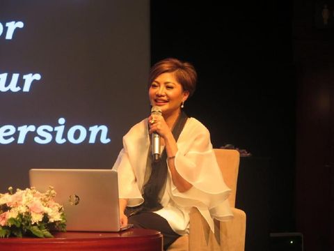 Metode Kecantikan Ini Bisa Mencegah Wajah Terlalu Banyak Botox & Filler