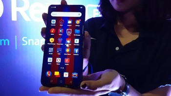 Ada wallpaper dan ringtone yang seolah-olah membuat teman-teman yang punya perangkat ini bisa merasakan meriahnya Camp Nou, ujar Aryo Meidianto, Public Relations Manager Oppo Indonesia. Foto: Aisyah Kamaliah/detikINET