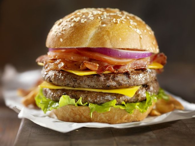 5 Rahasia yang Bikin Burger Empuk Juicy Seenak Bikinan Restoran