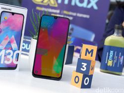Unboxing Samsung Galaxy M30, Ponsel Baterai Jumbo Rp 3 Jutaan