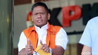 KPK menetapkan Kayat (KYT), hakim pada Pengadilan Negeri (PN) Balikpapan sebagai tersangka kasus dugaan suap untuk membebaskan terdakwa kasus pemalsuan surat, Sudarman. Kayat ditangkap melalui operasi tangkap tangan (OTT) oleh KPK.