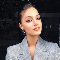 Wanita berusia 23 tahun ini telah menjadi model sampul beberapa majalah. Oriana pernah menjadi model untuk iklan dan kampanye merek besar seperti LOreal dan Cartier. Foto: dok. Instagram @orianasabatini