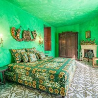 Villa memiliki tujuh kamar tidur dan sembilan kamar mandi yang masing-masing dihias dengan lukisan karya para seniman lokal. Foto: Dok. Lionard Luxury Real Estate