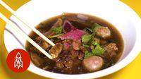 Legendaris! Kaldu di Restoran Ini Dimasak di Panci Selama 45 Tahun 