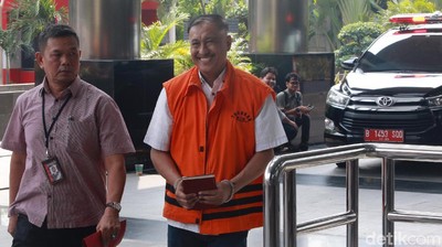 Senyum Markus Nari Saat Akan Diperiksa KPK