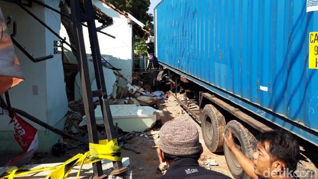 Penampakan Kerusakan Akibat Trailer Tabrak Puskesmas di Boyolali