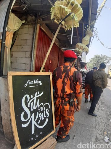 Digelar di Gang Sempit, Pernikahan Siti Badriah Tetap Megah 