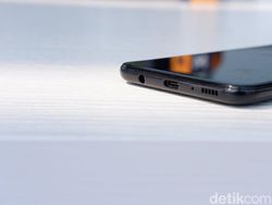 Unboxing Samsung Galaxy M30, Ponsel Baterai Jumbo Rp 3 Jutaan