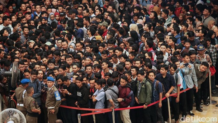 Ribuan pencari kerja dari berbagai daerah di Cilegon memadati event Job Fair Cilegon. Begini padatnya suasana di hari terakhir Job Fair Cilegon.