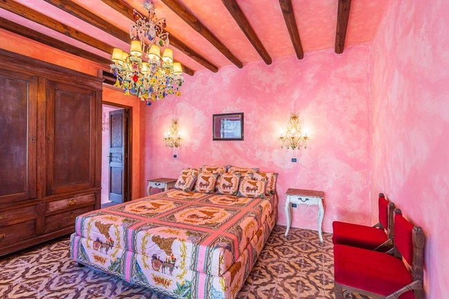 Sempat menjalani hubungan asmara, Dolce & Gabbana putus pada 2005, namun mereka memutuskan tetap bersahabat dan menjadi partner bisnis. Sejumlah properti yang dimiliki bersama pun tetap tidak dibagi pascaputus. Foto: Dok. Lionard Luxury Real Estate