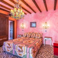 Sempat menjalani hubungan asmara, Dolce & Gabbana putus pada 2005, namun mereka memutuskan tetap bersahabat dan menjadi partner bisnis. Sejumlah properti yang dimiliki bersama pun tetap tidak dibagi pascaputus. Foto: Dok. Lionard Luxury Real Estate