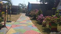 Di Kota Magelang, terdapat Kampung Warna Warni. Sekalipun ini hanya lingkup RT, namun menjadi incaran wisatawan yang datang ke sana (Eko/detikcom)