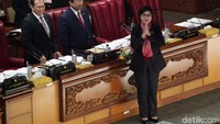 Beberapa agenda dibahas seperti, pendapat fraksi soal pengawasan obat dan makanan, uji kepatutan dan kelayakan Calon Deputi Gubernur Senior BI hingga pengesahan amnesti untuk Baiq Nurul. 