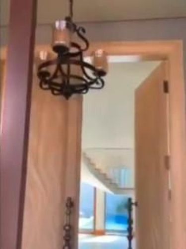 Intip Mewahnya Rumah Jennifer Dunn