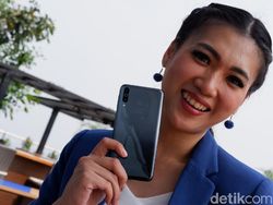 Unboxing Samsung Galaxy M30, Ponsel Baterai Jumbo Rp 3 Jutaan